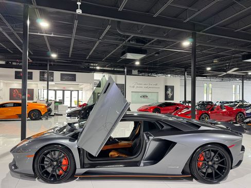 Used 2017 Lamborghini Aventador S image 12