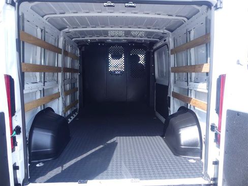 Used 2025 RAM ProMaster 2500 w/ U-Haul Equipment Group FWD image 4