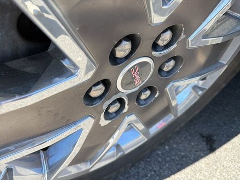 Used 2011 GMC Acadia Denali image 16