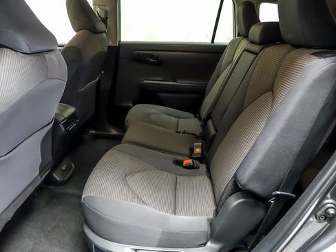 Certified 2024 Toyota Highlander LE image 10