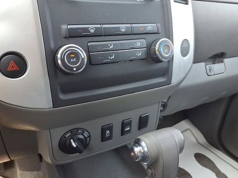 Used 2012 Nissan Frontier SV w/ SV Premium Utility Pkg AWD/4WD image 19