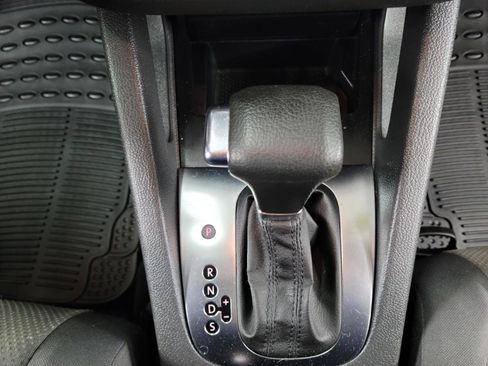 Used 2009 Volkswagen Rabbit S image 19