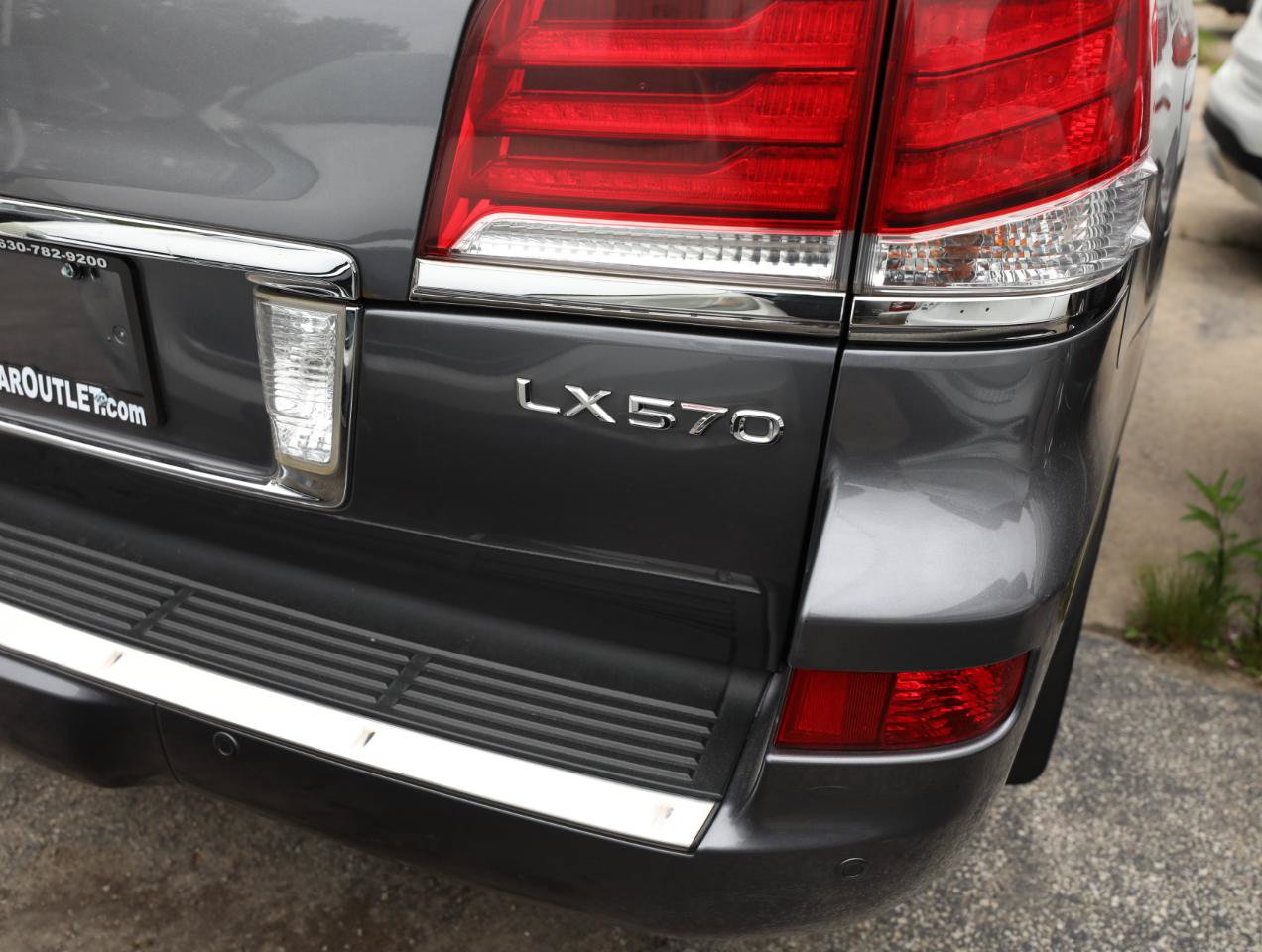 Used 2013 Lexus LX 570 4WD w/ Luxury Pkg image 8