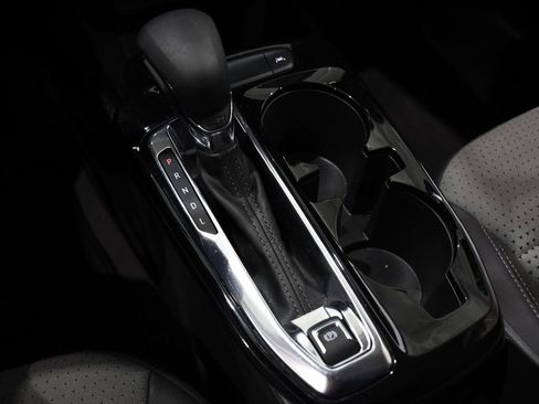 Used 2025 Chevrolet Trax LT image 23