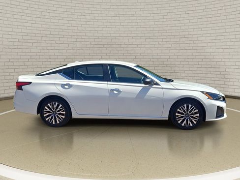 Certified 2025 Nissan Altima 2.5 SV FWD image 4
