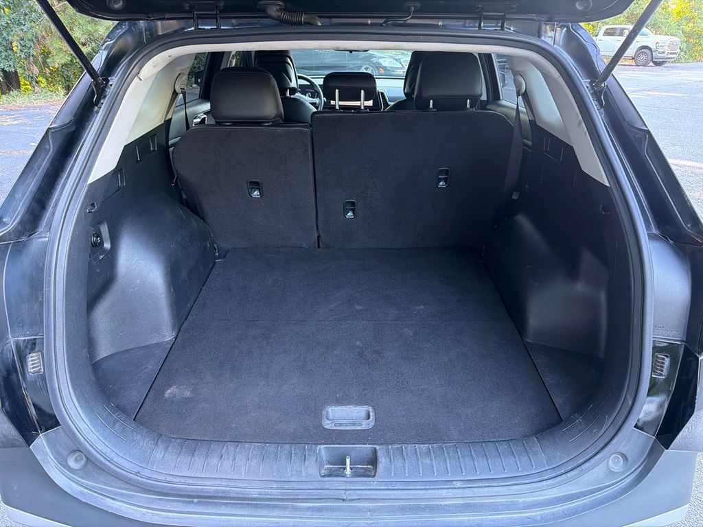 Used 2025 Kia Sportage EX FWD image 18