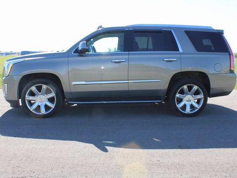 Used 2018 Cadillac Escalade Premium Luxury image 4