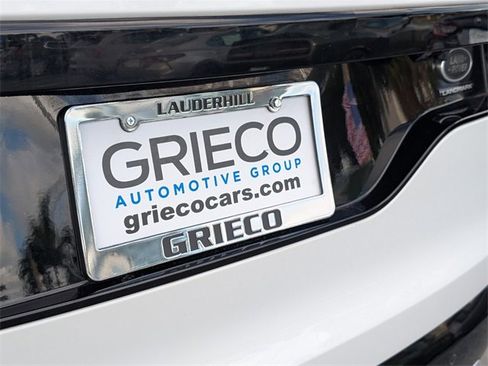 Used 2020 Land Rover Discovery Landmark image 12