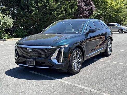 Used 2024 Cadillac Lyriq Luxury w/ LPO, Floor Liner Package AWD/4WD image 21
