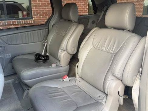 Used 2009 Toyota Sienna FWD image 10