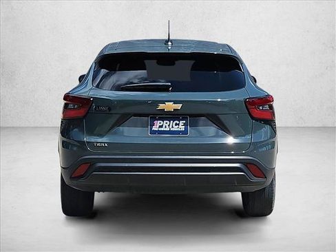 Used 2025 Chevrolet Trax LS w/ LS Convenience Package FWD image 7