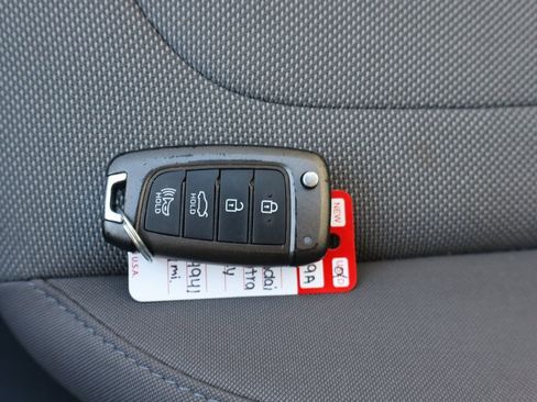 Used 2021 Hyundai Elantra SE image 24