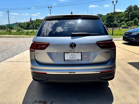Used 2022 Volkswagen Tiguan SE AWD/4WD image 3