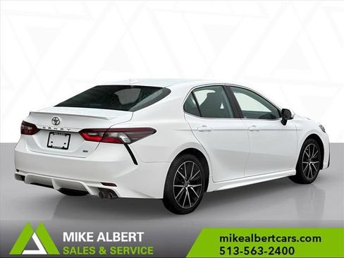 Used 2023 Toyota Camry SE image 4