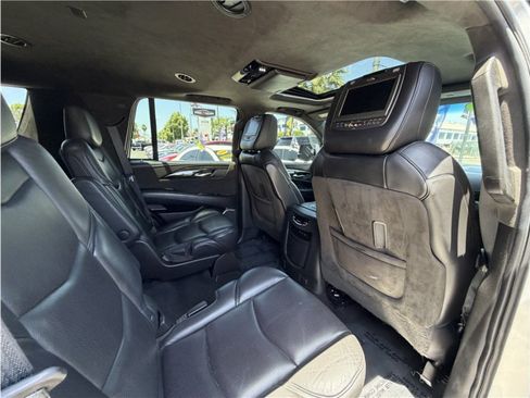 Used 2019 Cadillac Escalade Platinum AWD/4WD image 29