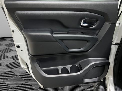 Used 2018 Nissan Titan SV image 20