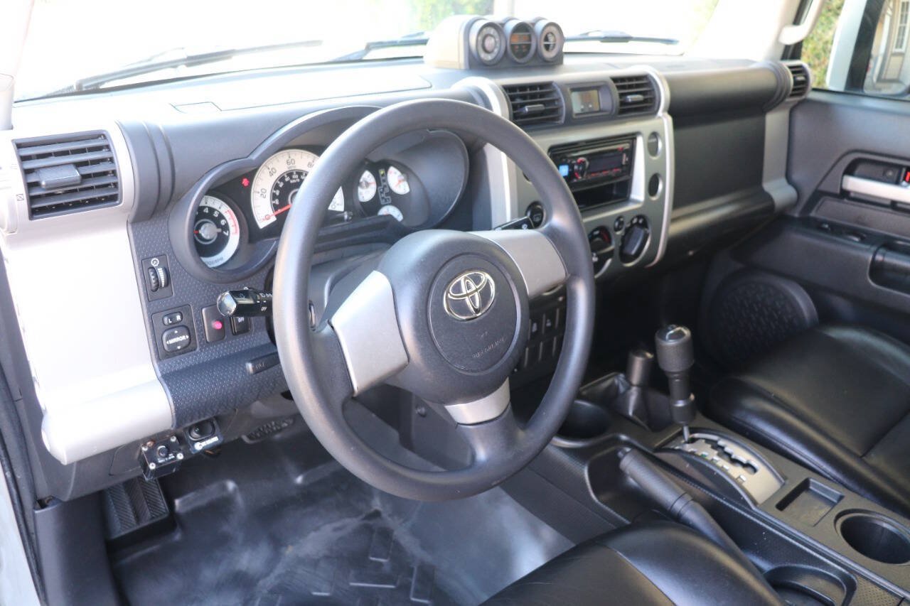 Used 2010 Toyota FJ Cruiser 4WD w/ Convenience Pkg image 19