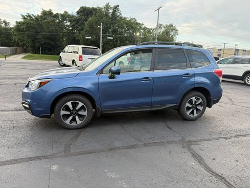 Used 2017 Subaru Forester 2.5i Limited AWD/4WD image 4