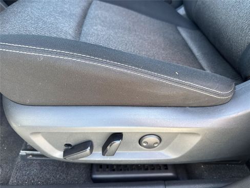Used 2024 Nissan Rogue SV AWD/4WD image 12