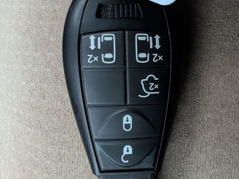 Used 2015 Dodge Grand Caravan SXT w/ UConnect Hands-Free Group image 17