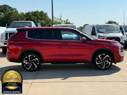 Used 2024 Mitsubishi Outlander SE Black Edition FWD image 4