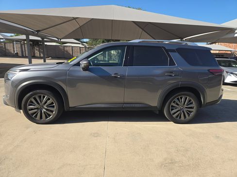 Certified 2025 Nissan Pathfinder SL w/ SL Premium Package FWD image 6
