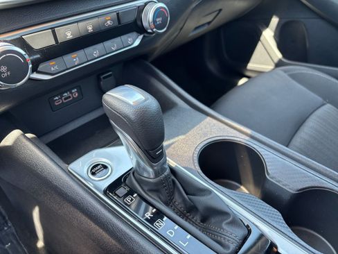 Used 2025 Nissan Altima 2.5 SV FWD image 41