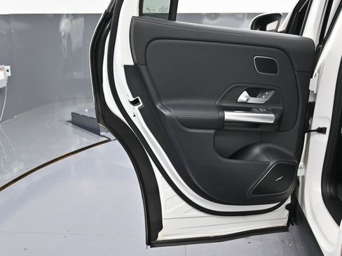 Used 2024 Mercedes-Benz GLA 250 4MATIC image 42