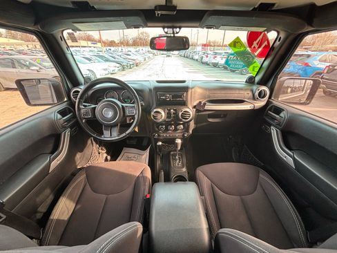 Used 2014 Jeep Wrangler Unlimited Sahara w/ Dual Top Group image 18