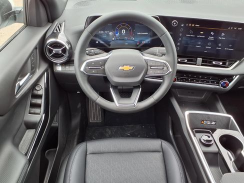 New 2026 Chevrolet Equinox LT w/ Convenience Package II FWD image 11