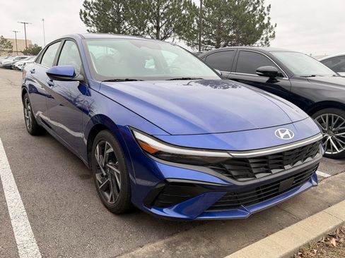 Certified 2024 Hyundai Elantra SEL w/ Convenience Package image 3