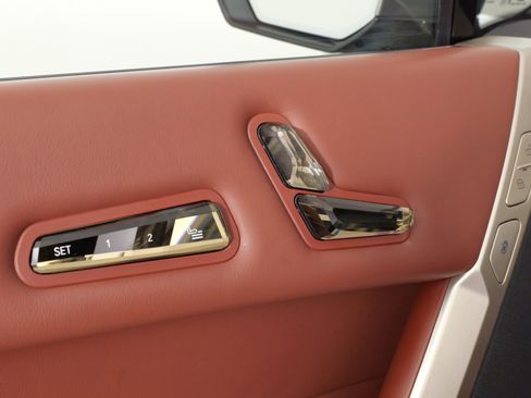 Used 2023 BMW iX xDrive50 w/ Premium Package image 25