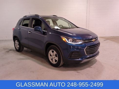 Used 2019 Chevrolet Trax LT w/ LT Convenience Package image 1