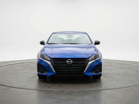 Used 2025 Nissan Altima 2.5 SV image 2