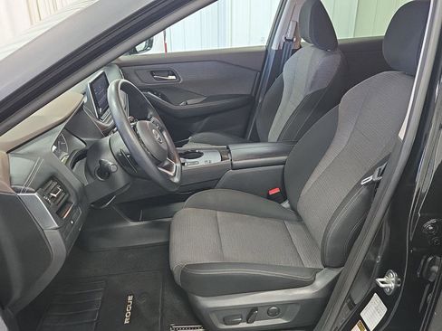Used 2023 Nissan Rogue SV image 4