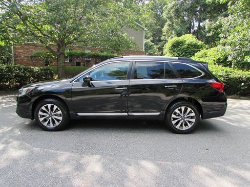 Used 2019 Subaru Outback 3.6R Touring w/ Popular Package #3A AWD/4WD image 3
