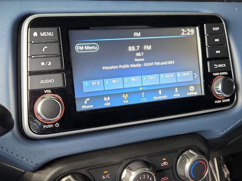 Used 2025 Nissan Versa SV image 17