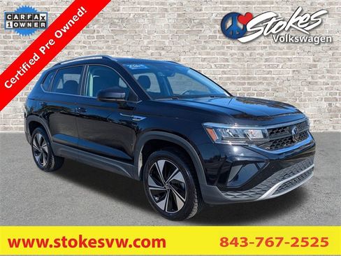 Certified 2024 Volkswagen Taos SE image 1