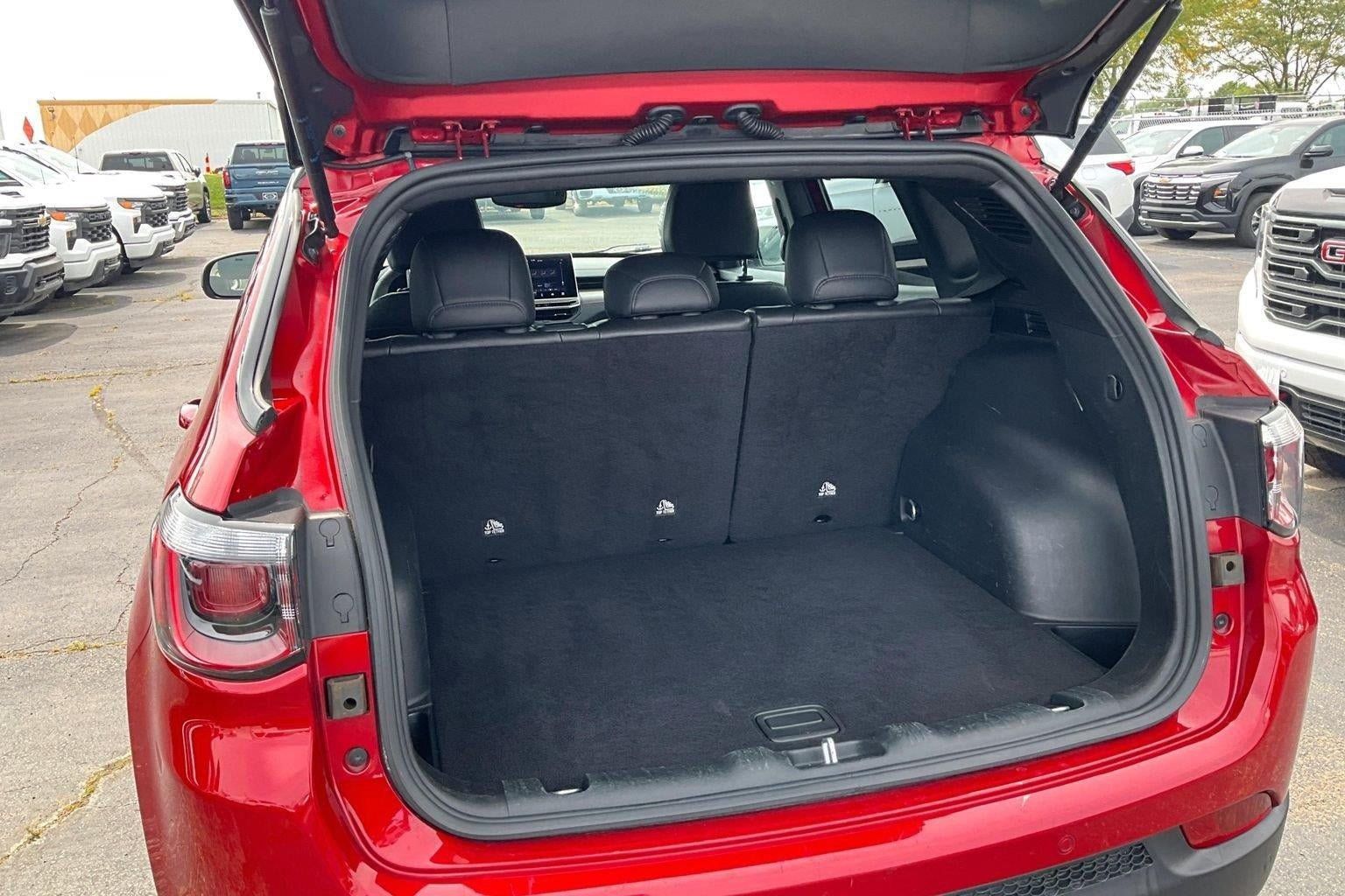 Used 2025 Jeep Compass Trailhawk AWD/4WD image 4