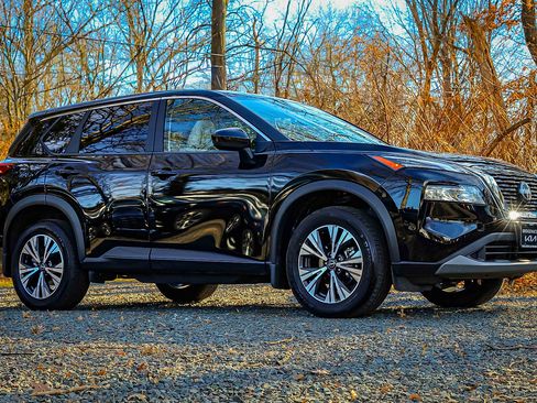 Used 2023 Nissan Rogue SV image 18