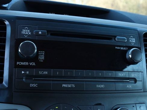 Used 2011 Toyota Sienna LE image 6