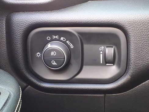 Used 2025 RAM 2500 Big Horn AWD/4WD image 31