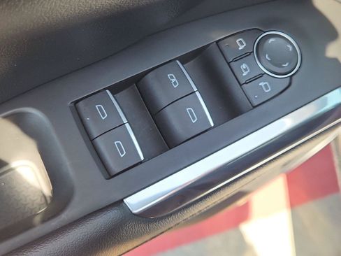 Used 2024 Chevrolet Traverse RS FWD image 23