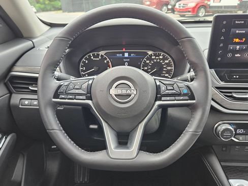 Used 2025 Nissan Altima 2.5 SL FWD image 15