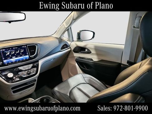 Used 2024 Chrysler Pacifica Limited FWD image 24