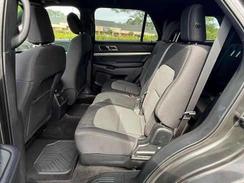 Used 2018 Ford Explorer XLT w/ Equipment Group 201A image 8