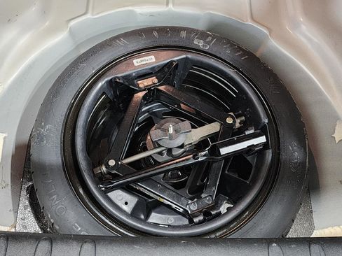 Used 2011 Buick Lucerne CX image 30