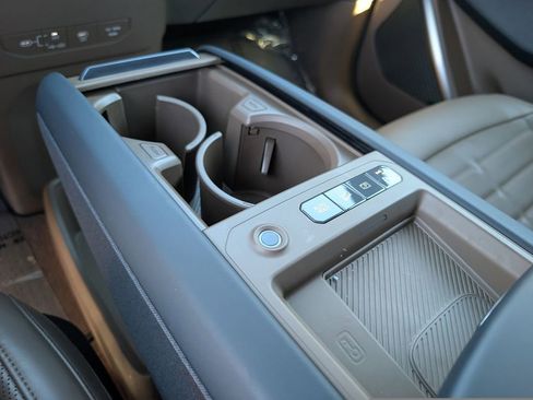 Certified 2024 Kia EV9 Land image 31