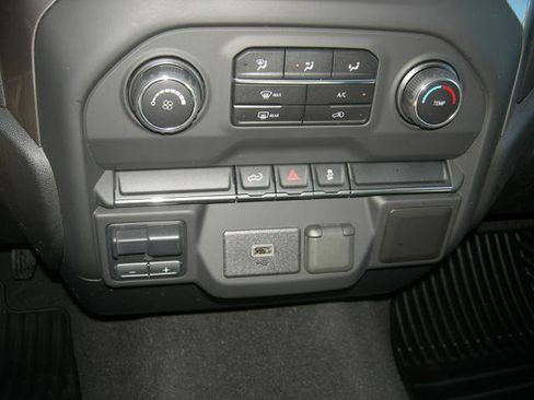 Used 2020 Chevrolet Silverado 1500 Custom w/ Custom Value Package image 15