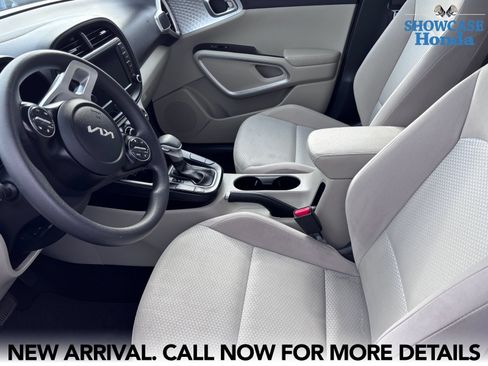 Used 2023 Kia Soul LX FWD image 9